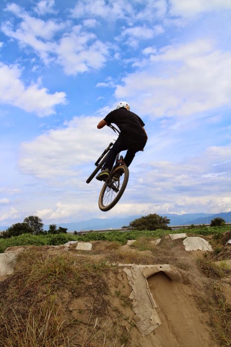 Dirt jumping by MTB, Dirt Jumper, Downhill Mtb, Mountain Biking, Country Roads, Bicycle, Bike, Road, Quick Saves