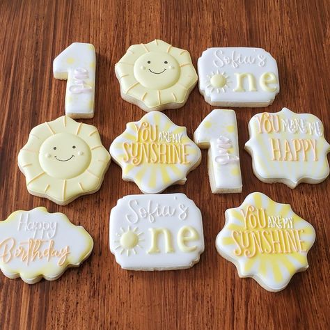 Sunshine Birthday Cakes, Birthday Photo Displays, Sunshine Cookies, Sunshine First Birthday, Sunshine Cake, Happy Sunshine, Sunshine Birthday, 1st Birthday Themes, Baptism Cake