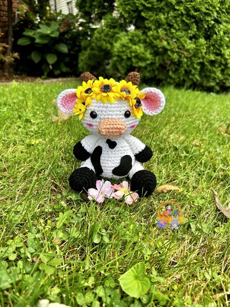 Crochet Sunflower Cow, Easy Crochet Animals, Crochet Sunflower, Flower Crochet, Fun Crochet, Fun Crochet Projects, Dog Flower, Crochet Animals, Crochet Flowers