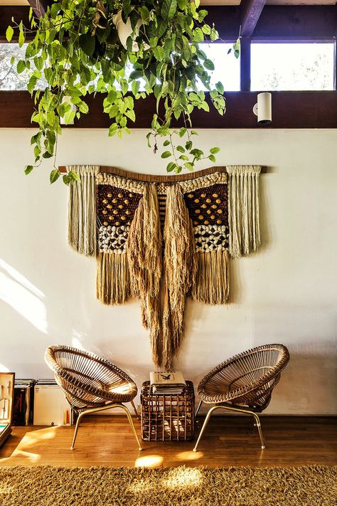 The New York ad agency Chandelier Creative finds a sanctuary on Mermaid Bay. Art Macramé, Ranch Ideas, Chandelier Creative, Island Chandelier, String Theory, Deco Boheme, Macrame Wall Art, Hanging Macrame, Modern Macrame