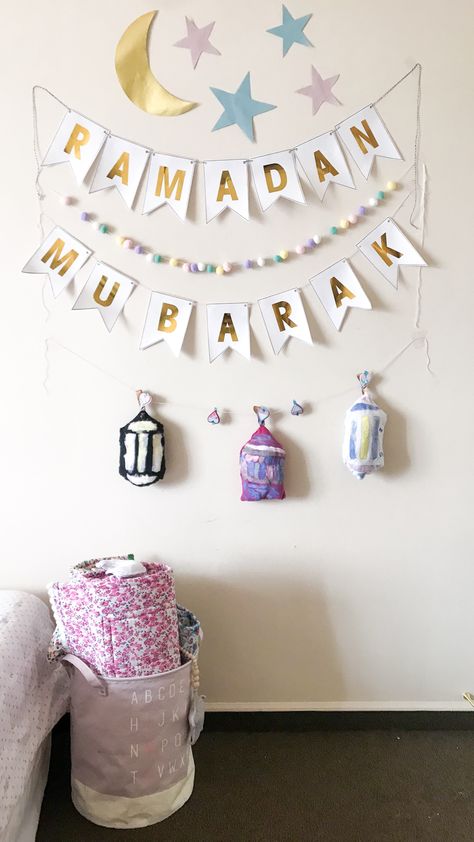 Eid Ul Fitr Decorations, Muslim Prayer Room Ideas, Muslim Kids Activities, Eid Mubarak Decoration, Ramadan Kareem Pictures, Ramadan Kids, Ramadan Kareem Decoration, Eid Crafts, Ramadan Activities