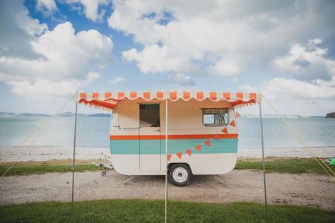 1960s Glamour, Trailers Vintage, Caravan Vintage, Retro Trailers, Camper Vintage, Retro Trailer, Camping Vintage, Caravan Makeover, Vintage Camper Remodel