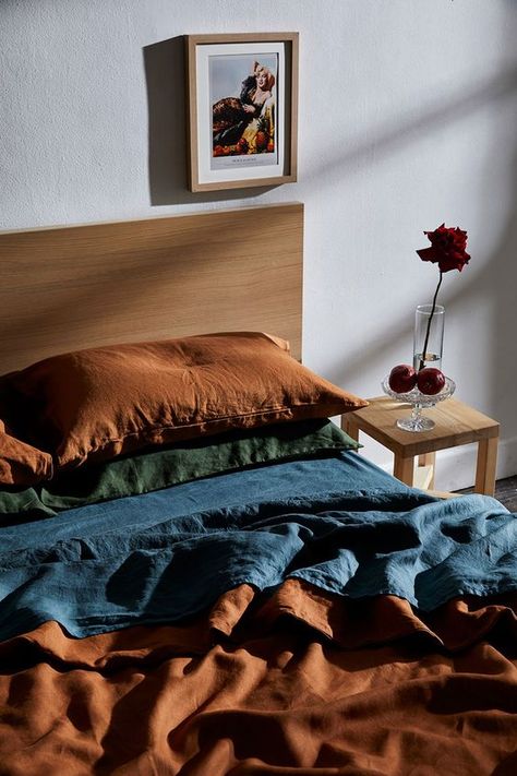 Unique Colour Combinations, Unique Bedroom Decor, Unique Bedroom, Bedroom Orange, Dekorasi Kamar Tidur, Bedroom Decor Ideas, Linen Sheets, Colour Combinations, Bedroom Aesthetic