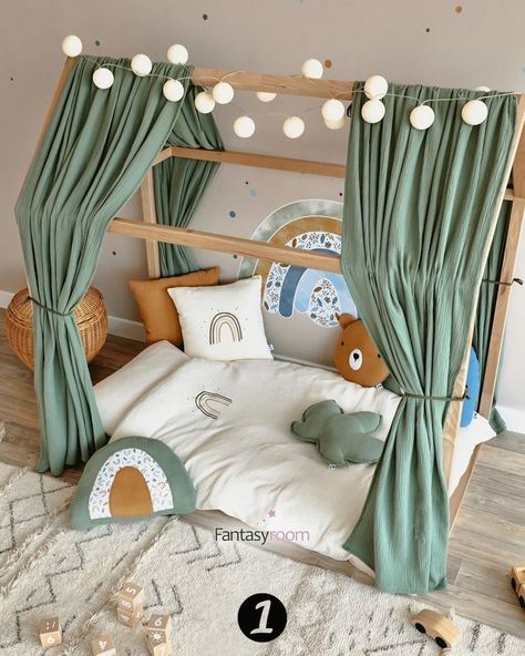 Small Montessori Bedroom, Montessori Nursery Ideas, Montessori Room Ideas, Ivy Bedroom, Safari Bedroom, Woodland Room, Montessori Nursery, Montessori Bedroom, Montessori Room