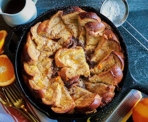 Skillet French Toast, Breakfast Bread Pudding, Cast Iron Bread, Skillet Bread, Brioche French Toast, Baked French Toast, Breakfast Bread, Bread Pudding Recipe, French Toast Bake