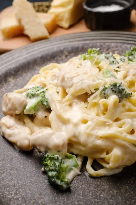 Chicken Fettuccini Alfredo | The Epoch Times Cheesy Alfredo Pasta, Alfredo Pasta Recipes, Chicken Fettuccini Alfredo, Fettuccine Alfredo Sauce, Alfredo With Broccoli, Fettuccini Alfredo, Creamy Avocado Pasta, Chicken Fettuccine Alfredo, Yummy Pasta