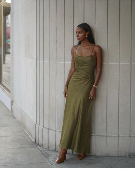 Jasmine Tookes Style, Jasmin Tookes, Venus Fashion, Army Green Dress, Jasmine Tookes, Soft Dramatic, Dresses Aesthetic, Black Celebrities, Brown Booties