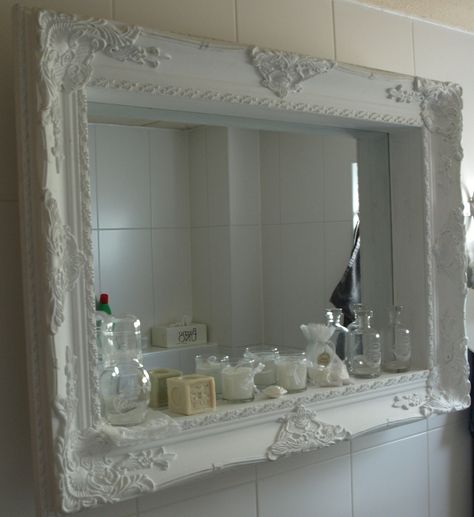 Diy Mirror Frame Bathroom, Bathroom Cart, Bathroom Mirror With Shelf, Diy Regal, Bathroom Mirror Frame, Mirror Frame Diy, Bamboo Bathroom, Old Picture Frames, Hemma Diy