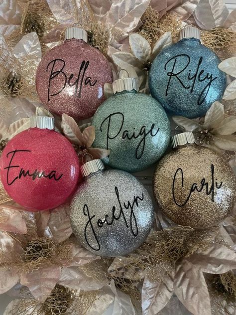 Cricut projects hacks and SVG sharing | Love making these 💓 | Facebook Custom Ornaments Cricut, Cricut Projects Ornaments, Diy Cricut Ornaments, Cricut Ornament Ideas, Cricut Ornament, Cricut Ornaments, Circuit Ideas, Diy Cricut, Color Vector