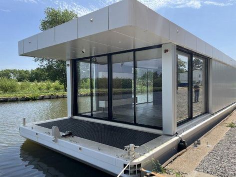 Diy House Boat, Boat House Ideas Lakes, Small Houseboats For Sale, Boat House Ideas, Houseboats Interiors, Houseboat Living Interiors, House Boat Living, House Boat Interior, Pontoon Houseboats For Sale