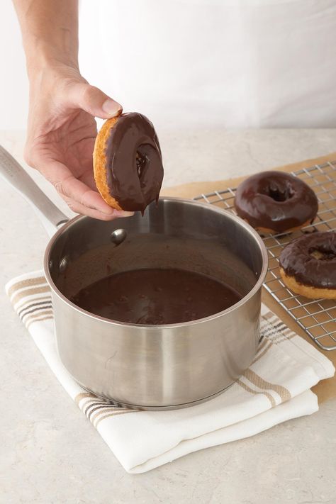 When deep-frying, the cooking oil reaches very high temperatures, which can start fires or cause burns. Before you roll up your sleeves to show off your new how-to-fry-a donut skills, keep in mind Homemade Jelly Donuts Recipe, Donuts From Scratch, Best Donut Recipe, Yeast Doughnuts, Cake Doughnuts, Doughnut Recipe Easy, Cake Donuts Recipe, Making Donuts, Homemade Donuts Recipe