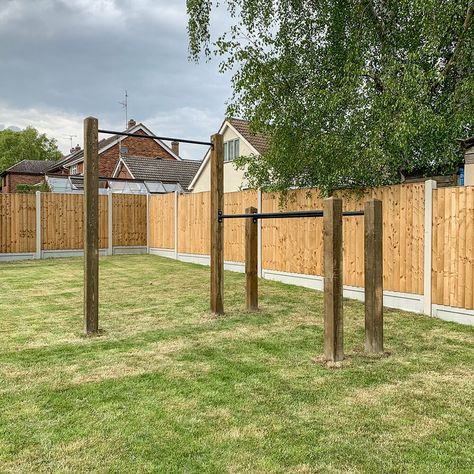 Backyard Gym Diy, Outdoor Pull Up Bar, Diy Pull Up Bar, Calisthenics Gym, Calisthenics Equipment, Jhin League Of Legends, Crossfit Equipment, Backyard Gym, Dip Bar