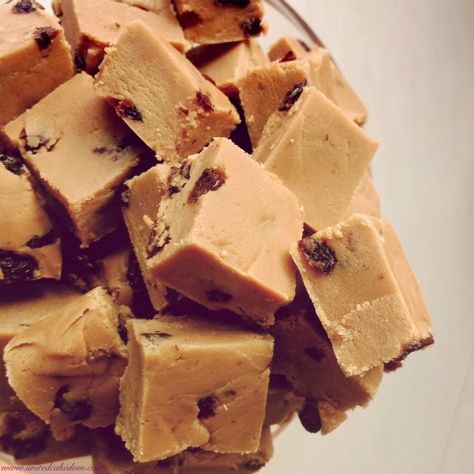 Rum And Raisin, Baking Cupboard, Homemade Fudge Recipes, Vintage Sweets, Bite Size Food, Rum Raisin, Homemade Sweets, Homemade Fudge, Snacks To Make