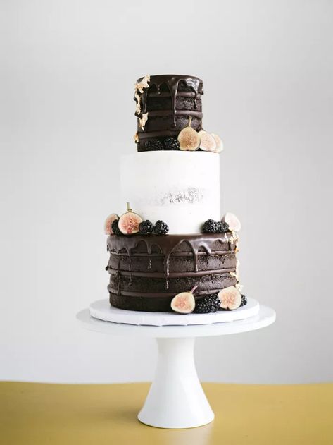 22 Decadent Chocolate Wedding Cakes Chocolate Wedding Cake Ideas, Frosting For White Cake, Wedding Cakes Chocolate, Chocolate Wedding Cakes, Beautiful Chocolate Cake, Chocolate Cake Ideas, Wildflower Cake, Cake Drip, Chocolate Texture