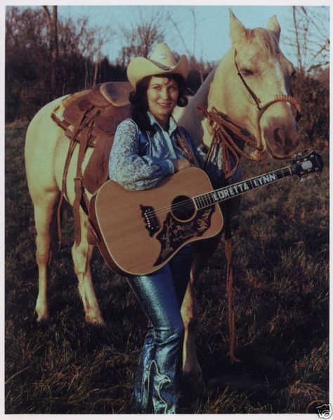 Loretta Lynn Best Bond, Loretta Lynn, Country Music Artists, Country Music Stars, Country Stars, Country Music Singers, Rock Punk, Country Artists, Cow Girl