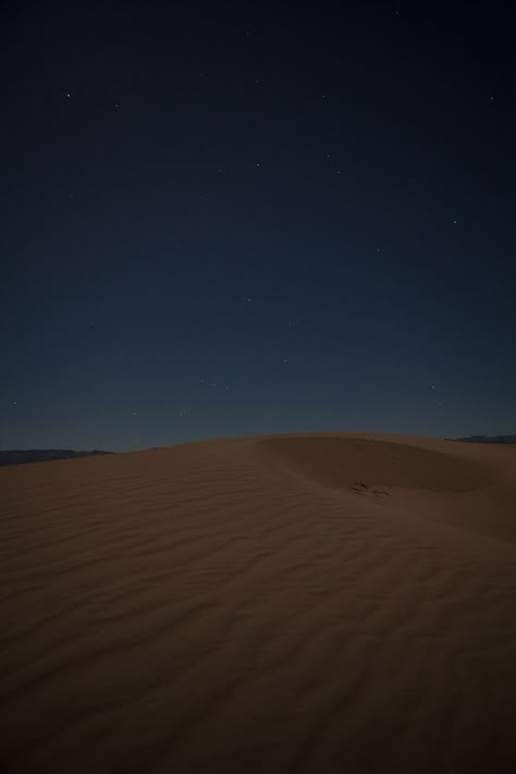 Saudi Lifestyle, Desert At Night, Dramatic Photography, Samsung Wallpaper Android, Small Bedroom Inspiration, Moon Landscape, Islamic Content, Arabian Night, Black Sesame Seeds