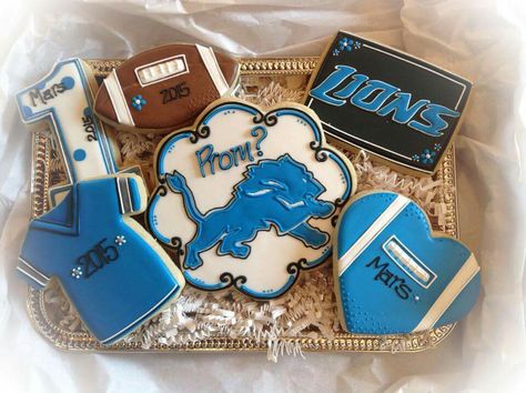 Lions football cookies Detroit Lions Cookies Decorated, Detroit Lions Cookies, Lion Cookies, Lion Party, Football Cookies, Royal Iced Cookies, Lions Football, Fall Cookies, Cookie Frosting