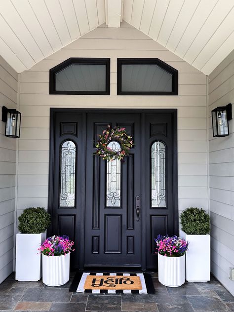 French Country Porch Ideas, Elegant Front Porch, French Country Porch, Planters Flowers, French Country Front Porch, Front Porch Planters, Deck Remodel, Front Porch Decor Ideas, Spring Summer Wreath