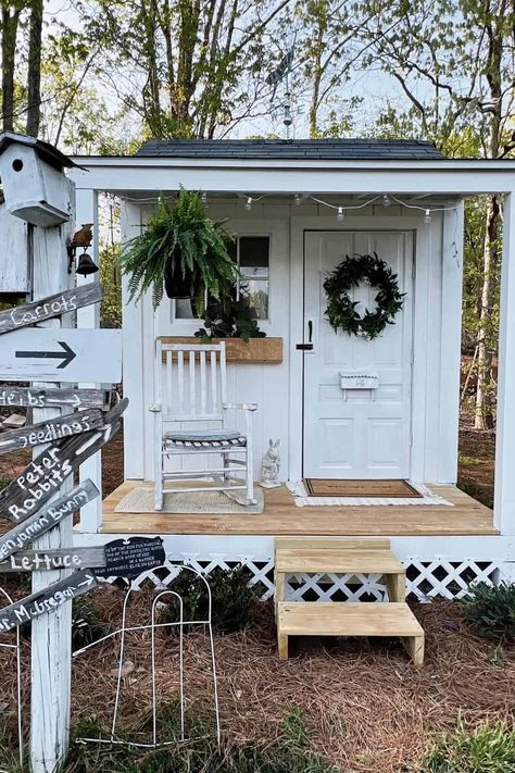 Small Garden Shed Ideas, Diy Backyard Ideas, Cottage Garden Sheds, Garden Shed Interiors, Small Garden Shed, Shed With Porch, Cottage Diy, Shed Makeover, Country Cottage Garden