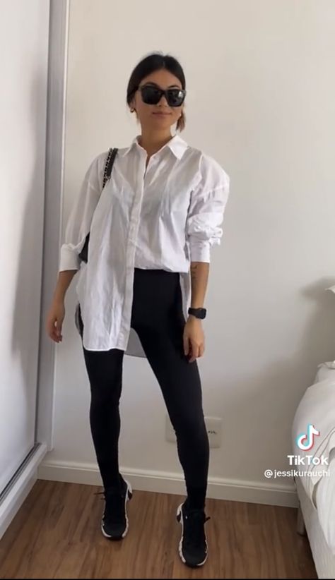 Button Up Shirt With Leggings, Outfits Cartagena, Outfit Tenis, Outfits Leggins, Black Leggins, Outfits Con Camisa, Look Legging, Total Black, Outfit Goals