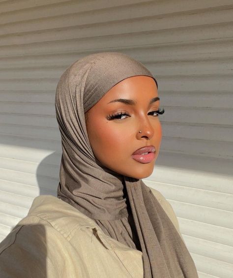 Black Hijabi Girl, Hijabi Muslimah, Hijab Makeup, Brown Skin Makeup, Mode Turban, Braided Cornrow Hairstyles, Muslim Fashion Hijab Outfits, Muslim Women Fashion, Hijab Fashion Inspiration