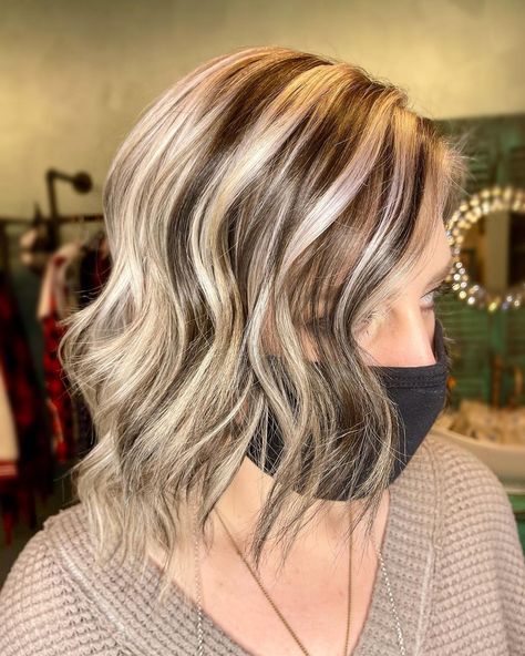 Blonde With Chunky Brown Lowlights, Blonde Chunks In Brown Hair, Chunky Lowlights For Blondes, Chunky Highlights And Lowlights, Blonde Chunks, Chunky Blonde Highlights, Blonde Extensions, Highlights Ideas, Mom Hair