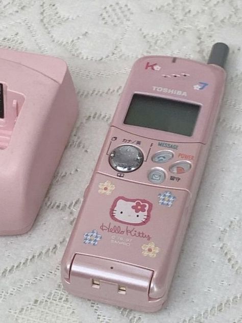 Pink Flip Phone Aesthetic, Pink Technology Aesthetic, 2000s Japanese Aesthetic, Flip Phone Aesthetic, Pinterest Shop, Retro Tech, Cute Camera, Retro Gadgets, Flip Phone