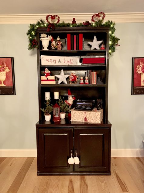 Christmas & Your Bookshelves - Love to decorate bookshelves!!! stephsscribe.com Bookcase Christmas Decor, Bookshelf Christmas Decor, Open Book Case, Decorate Bookshelves, Holiday Bookshelves, Black Bookcases, Decor Bookshelves, Black Bookcase, Decorating Bookshelves