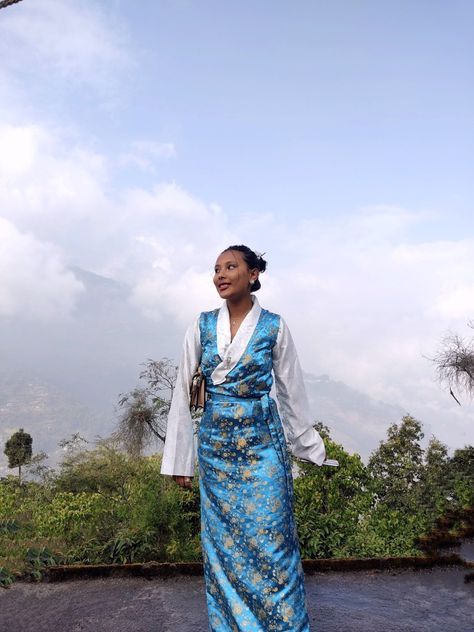 Nepali Bakkhu Dress, Sherpa Dress Nepal, Bakhu Dress Of Sikkim, Tibetan Chuba Dress, Nepali Dress Aesthetic, Nepali Dress Traditional, Culture Day Outfits, Chuba Dress, Nepali Cultural Dress