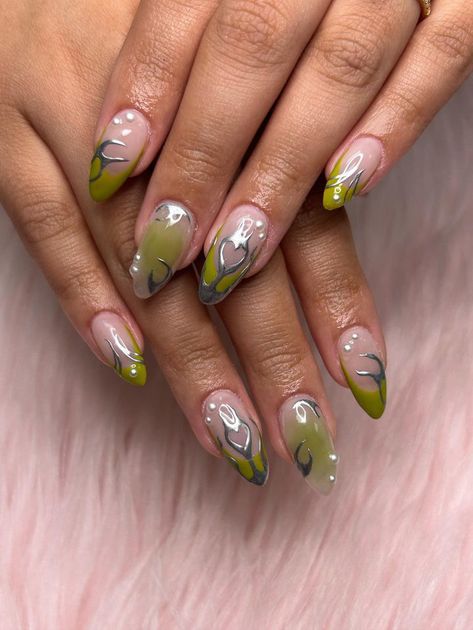 Almond Nails With Silver, Green And Silver Nail Designs, Green Almond Nails, Nails With Chrome, Line Nail Designs, Nails With Silver, Green Jelly, Silver Nail Designs, 3d Nail Designs