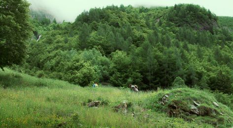 15 Beautiful Stills From Call Me By Your Name (2017) - Our Culture Somewhere In Northern Italy 1983, Luca Guadagnino, Still Frame, Call Me By Your Name, Italy Summer, Film Grab, Italy Aesthetic, One With Nature, Italian Summer