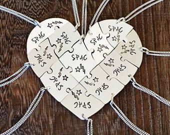 Necklaces Friendship, Puzzle Necklace, Best Friend Rings, Eleven 11, Bff Jewelry, Heart Puzzle, Etsy Inspiration, Metalwork Jewelry, Bff Necklaces