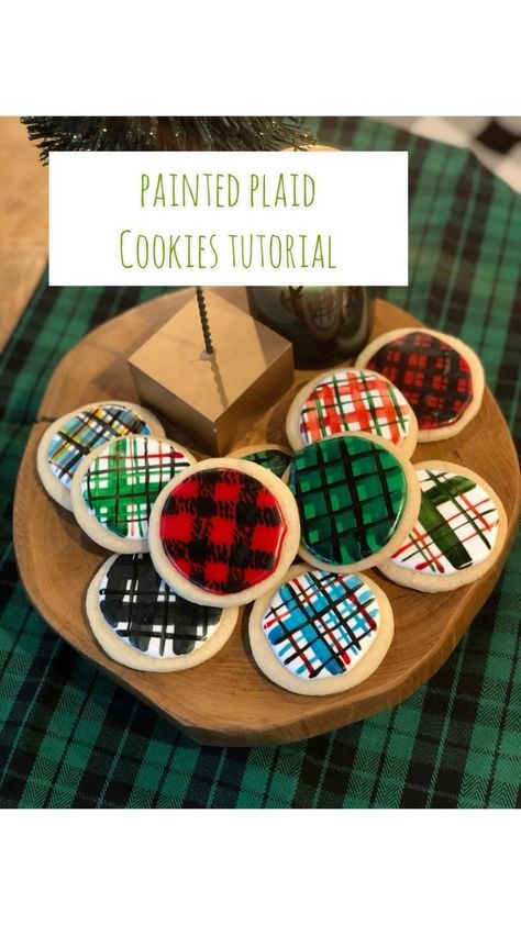 Plaid Sugar Cookies, Plaid Christmas Cookies, Painted Sugar Cookies, Plaid Diy, Sugar Cookie Frosting, Cookie Tutorials, Christmas Cookies Decorated, Cookie Icing, Cut Out Cookies