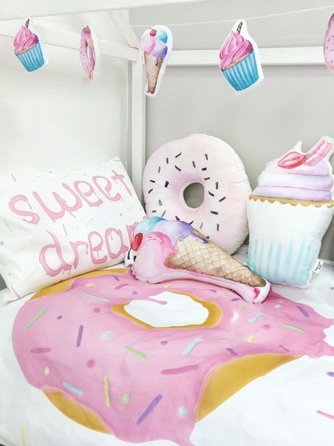 Room Inspiration Pink, Cupcake Bedroom, Girls Room Inspiration, Candy Themed Bedroom, Sweets Design, Pink Girls Room, Childrens Bedding Sets, Candy Room, Diy Donut