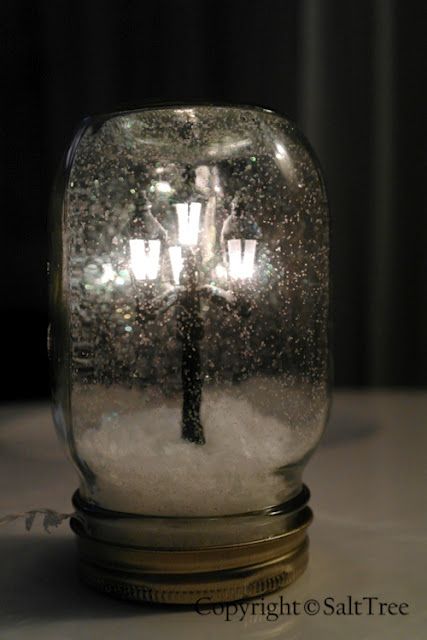 What a unique way to create a holiday glow!  I was delighted to come across this unique winter craft created by SaltTree- simply made with a mason jar, miniature street light found at a dollar store (that really lights up!), glue, white glitter, and fake snow.  I think these would make special holiday night lights or look great on a Christmas mantle ขวดโหล Mason Jar, Globe Ideas, Jul Diy, Fake Snow, Navidad Diy, Jar Diy, Jar Lights, Cool Ideas, Mason Jar Crafts