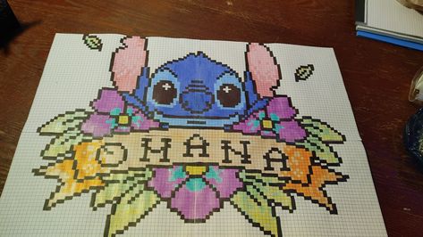 Pixel Art A4 Paper, Modele Pixel Art, Graph Paper Designs, Easy Pixel Art, Lilo Et Stitch, Geometric Pattern Art, Pix Art, Graph Paper Art, Pixel Art Pattern