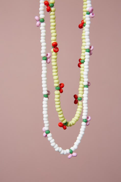 Beaded Cherry Diy, Pearl Diy, Schmuck Diy, Cherry Bead Necklace Diy, Beaded Bracelets Cherry Tutorial, Cherry Beaded Bracelet, Beads Strawberry, Diy Armband, Bracelet Diy