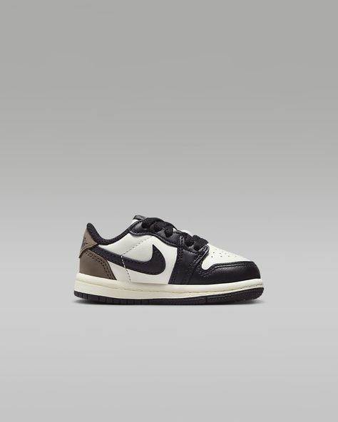 Jordan 1 Retro Low "Mocha" Baby/Toddler Shoes. Nike.com Elyseen Jinwoo, Nike Boys Shoes, Nfl Family, Shoes Png, Baby Clothes Organization, Toddler Boy Shoes, Baby Boy Shoes, Niece And Nephew, When I Grow Up