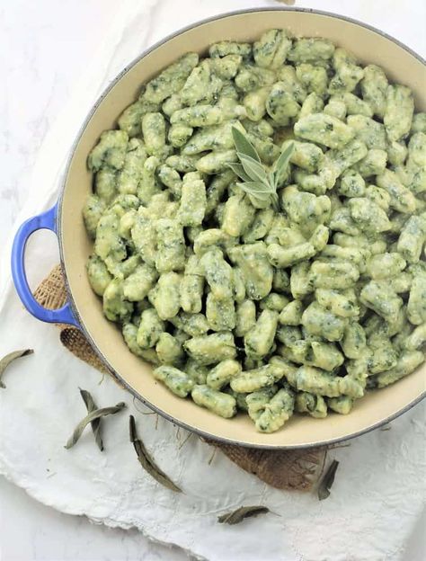 Spinach Gnocchi Recipe, Mangia Bedda, Butter Sage Sauce, Spinach Gnocchi, Gnocchi Recipes Homemade, Sage Sauce, Ricotta Gnocchi, Gnocchi Recipe, Making Gnocchi