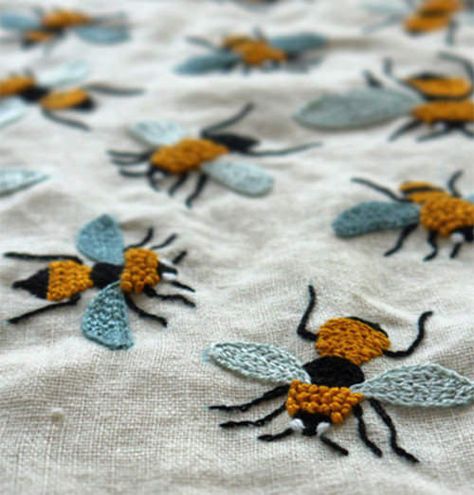 My jaw hit the floor when I found this amazing embroidery on Misako Mimoko. These artists are literally recreating nature, one stitch at a time. Dress Couture, Handmade Charlotte, Bee Embroidery, 자수 디자인, Embroidery Patterns Free, Yellow And Black, Free Embroidery, Embroidery Inspiration, Diy Embroidery