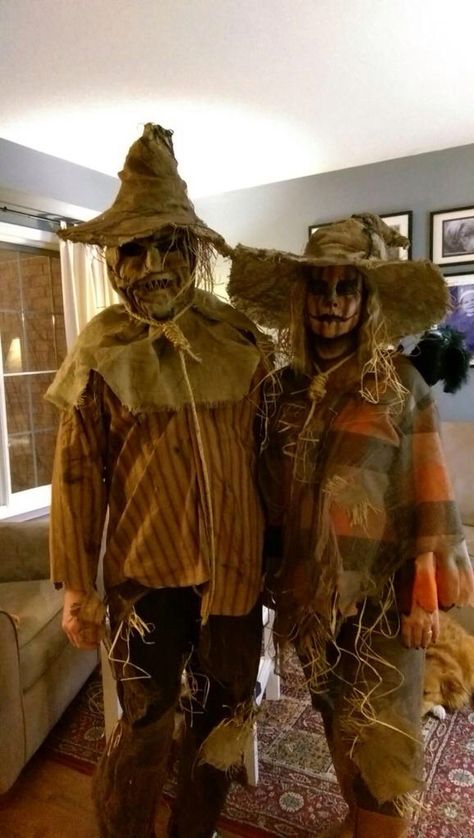 Scarecrow couple Scarecrow Costume Plus Size, Scary Scarecrow Diy Costume, Spooky Scarecrow Costume, Pumpkin Scarecrow Costume, Scary Scarecrow Makeup For Men, Diy Scarecrow Costume Men, Diy Scary Scarecrow Costume, Men Scarecrow Costume, Male Scarecrow Costume