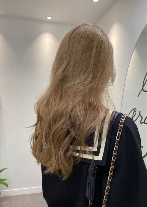 Dark Natural Blonde Hair Color, Dark Blonde Hair Natural, Ashy Blonde Hair, Natural Dark Blonde, Ashy Hair, Beige Hair, Korean Hair Color, Dark Blonde Hair, Blonde Hair Inspiration