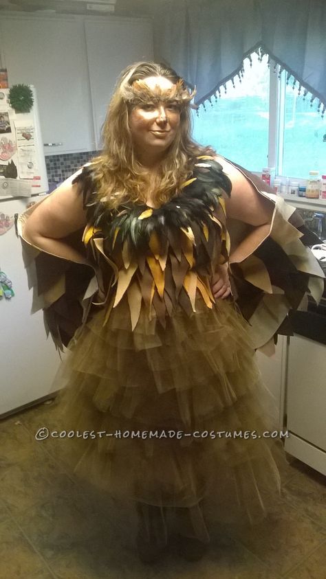 Homemade+Whimiscal+Owl+Costume+for+a+Woman Roadrunner Costume, Owl Makeup, Owl Halloween Costumes, Sleeping Beauty Costume, Owl Costume, Stitch Witchery, Bird Costume, Whimsical Owl, Halloween Owl