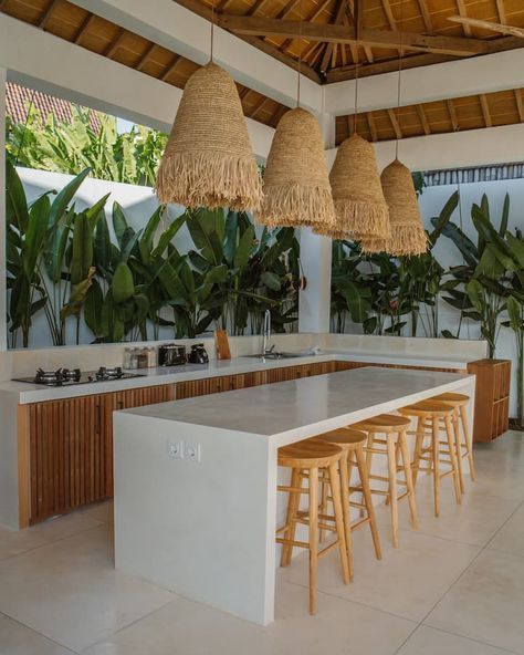 Open Space Stylish Villa Close to Bingin Beach - Villas for Rent in Bingin, Bali, Indonesia - Airbnb Bali Outdoor Kitchen, Tropical Airbnb Decor, Balinese Kitchen, Bingin Beach, Boho Bar, Ideas Casa, Industrial House, Beach Villa, Pool Ideas