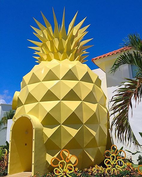 This Spongebob Squarepants-themed pineapple hotel is a spot to add to your must-visit travel list. Old Spongebob, Nickelodeon Hotel, Spongebob Episodes, Carnival Inspiration, Pineapple House, Unusual Hotels, Golden Pineapple, Punta Cana Resort, Bathroom Luxury