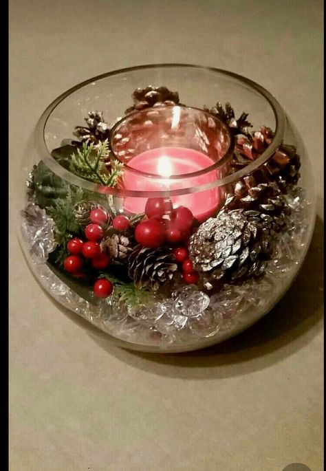 Rose Bowl Christmas Centerpiece, Winter Arrangements Centerpieces, Christmas Bowl Decorations, Christmas Centers, Christmas Candle Decorations, Christmas Table Centerpieces, Christmas Centerpieces Diy, Easy Christmas Decorations, Christmas Decorations Living Room