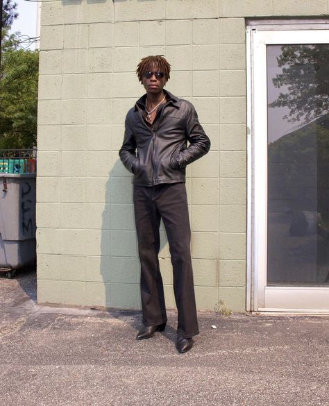 Off Duty Rockstar, Ysl Aesthetic Men, 70s Boots Men, Male Model Off Duty, 70s Fashion Men, Interview Outfit Men, Black Overcoat, Masculine Fashion, Models Off Duty Style