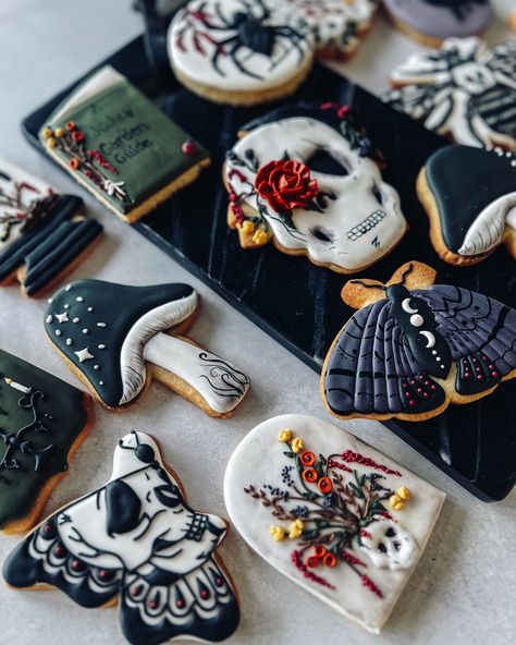 CLOSED🕷️GIVEAWAY🕷️ this is for all my fellow garden witches!! Had way too much fun making these and I want someone to enjoy them just as much as me! HOW TO ENTER: • Save this post • Tag two friends • Comment which cookies is your favourite! Bonus entry! Share to your stories (screenshot dm if you’re profile is private) Must be able to pick up this week at the shop! Winner will be picked tomorrow at noon! #halloweencookies #halloweencookiechallenge #gardencookies #floralcookies #skullcoo... Witchy Cookies, Goth Cookies, Emo Cookies, Zombie Cookies, Garden Cookies, Halloween Themed Wedding, Two Friends, At Noon, Halloween Cookies