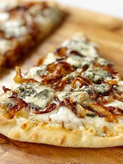 Savory Flatbread Recipes, Fancy Pizza Recipes, Blue Cheese Flatbread, Naan Flatbread, Cheese Flatbread, Flatbread Recipe, Flat Breads, Homemade Cooking, Flatbread Recipes