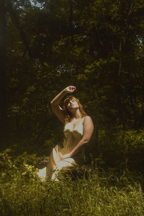 One With Nature Photoshoot, Artsy Photoshoots Outside, Ethereal Woods Photoshoot, Fairy Vibes Photoshoot, Adam And Eve Photoshoot Ideas, Whimsical Photography Women, Outdoor Creative Portraits, Fairy Woods Photoshoot, Summer Evening Photoshoot